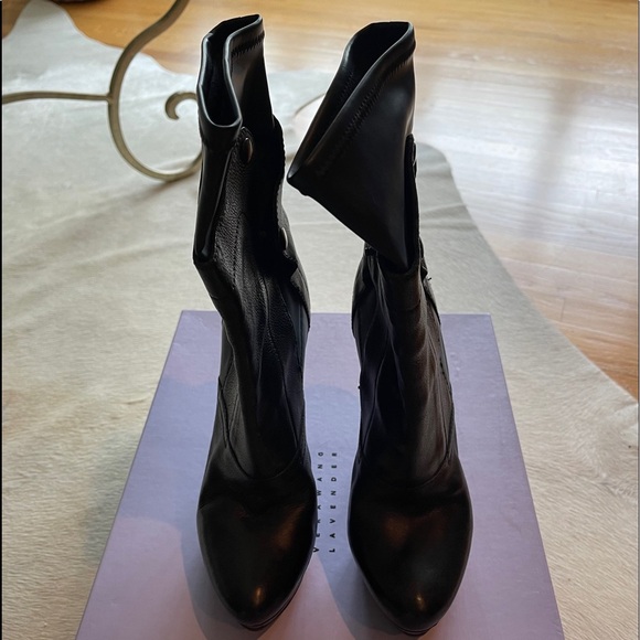 Vera Wang Lavender black boots - Picture 1 of 5